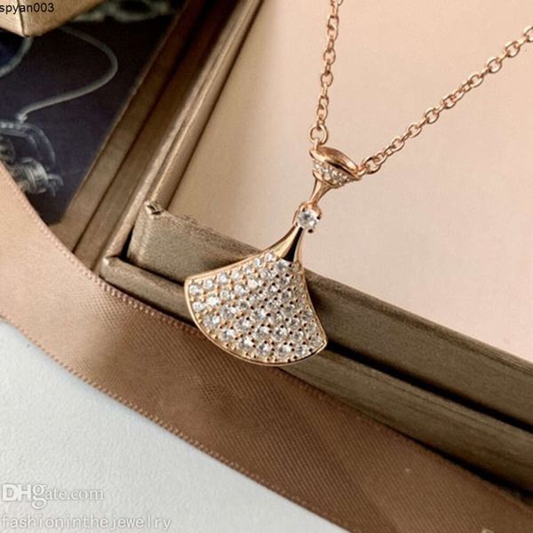 Mode bijoux de luxe collier éventail diamants blanc vert calcédoine saint valentin