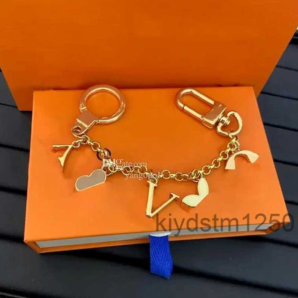 Mode luxe porte-clés lettre concepteur porte-clés en métal femmes sac pendentif à breloque pièces automobiles accessoires cadeau 3T7J