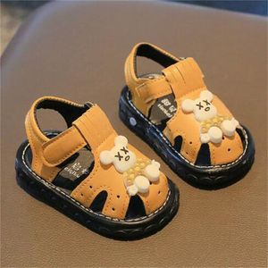 Fashion Luxury Kids Sandals Baby First Walkers Cartoon Garçons filles Soft Crib Shoes Summer Toddler Infant Anti Slip Sneakers