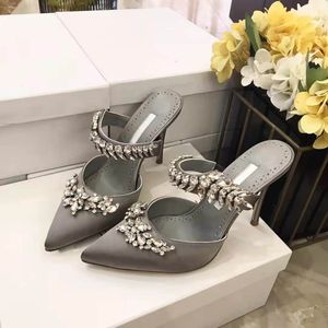 Zapatos de vestir de lujo para mujer Rhinestone brillante Zapatillas de seda puntiagudas Diseñador de verano Tacones altos Sexy Fiesta roja Sandalias de boda EU35-42