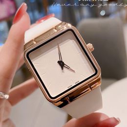 Fashion Luxury Lady Watch Square Dial Rubber Strap Women Diseñador de diseñadores de reloj