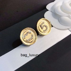 fashion Luxury Boucles d'oreilles en or de luxe pour femmes, boucles d'oreilles de marque de styliste, lettres et chiffres, mode romantique, boucles d'oreilles en perles, amoureux, accessoires Vintage, bijoux de printemps