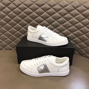 Mode Luxe Men Dress Shoes Fly Block Soft Bottoms Running Sneakers Italië Classic Elastische Band Low Top White Black Leather Design Casual Athletic Shoes Box EU 38-45