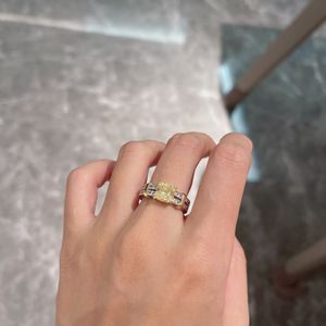 Mode luxe ring tiffaies tweekleurige elektrische kruisring ins trend uit de straat artefact goud materiaal met diamant sociale feestgeschenken