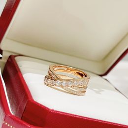 Anillos de lujo de moda Joyería de diseñador Anillo cruzado de doble capas hecha de material de plata puro con anillos de compromiso de diamantes altos de carbono para el tamaño de la mujer678 B4087500