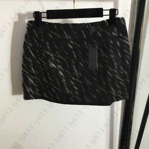 Moda de lujo vestido corto conjunto falda de diseñador ropa para mujer carta de diamantes de imitación adornado pantalones de seguridad forro ultra corto abrigo de cadera faldas medias