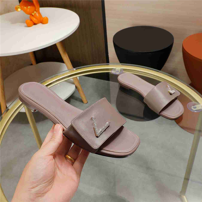 Fashion luxury Slippers 2023 Louiseity Men and Women Summer Sandals Beach Slippers Herringbone Slippers casual outdoor Home Cartoon Slippers Viutonity 05-019