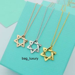 Mode luxe étoile monture femme six collier hexagonal creux pendentif mode lumière femmes clavicule chaîne