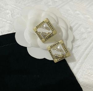 Orecchini a forma di lettera di design di stile di lusso di moda Orecchini a forma di lettera di marca con diamanti quadrati per accessori per gioielli con ciondoli da donna Regali di nozze di alta qualità