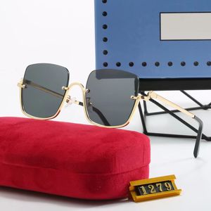 Moda Gafas de sol de lujo Lente Polaroid Diseñador Carta para mujer Gafas para hombre Gafas para personas mayores para mujer Marco de anteojos Gafas de sol de metal vintage con caja