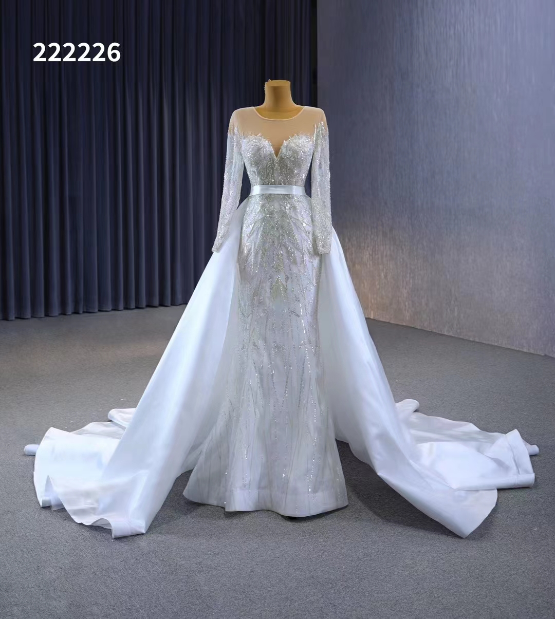 Älskling bröllopsklänning krage tåg långärmad mode lyx SM222226