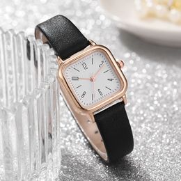 Mode luxe femmes Bracelet montres à Quartz pour femmes montre-Bracelet en cuir PU montre dame sport robe horloge cadeau 240123
