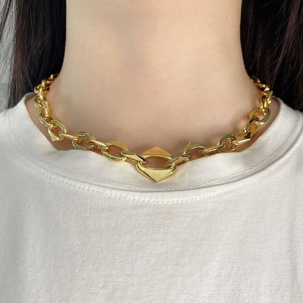 Collar de oro de lujo para mujer de moda Simplicidad Cadena exquisita Diseño de conexión cruzada Encanto y diseñador elegante Colgante de joyería para dama hermosa y magnífica