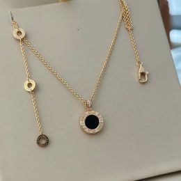 Mode luxe femmes bijoux collier en or classique double face ensemble avec perle fritillaire et agate noire charme de créateur magnifique dame pendentif en or rose