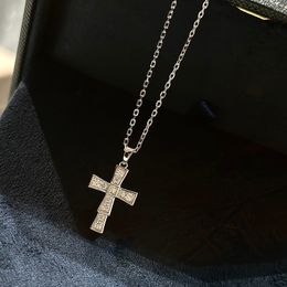 Fashion Luxury Women Jewelry Silver Collier Classic Snake polyvalent croix incrustée Diamond Design Simple and Elegant Designer Noble Lady Pendant