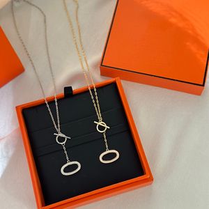 Mode Luxe Dames Sieraden Zilveren Ketting Eenvoudig Prachtig Q-vormig Diamanten Inlegontwerp Hoogwaardige Charme Ontwerper Elegante en Prachtige Dame Rose Gouden Hanger