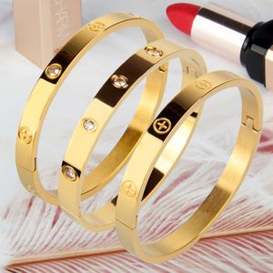 Mode mannen en vrouwen paar sieraden cadeau accessoires van hoge kwaliteit ingelegd Diamond Cross 18K gouden roestvrijstalen armband