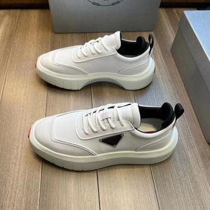 Mode Hommes Casual Chaussures FLY BLOCK Baskets de course Italie Bande élastique délicate Bas Top Blanc Noir Badge en cuir Fond épais Designer Casuals Formateurs Box EU 38-45