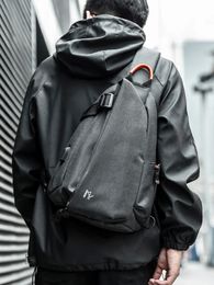 Mode hommes sac à bandoulière avec chargement USB grande capacité iPad étanche poitrine Sport moto épaule 240326