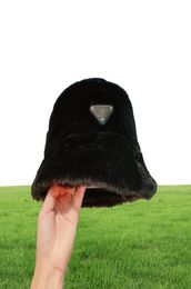 Fashion Men Designer Bucket Hat Holiday Travelent High Quality Faux Fur Mens Designers Caps Caps Hats Femmes décontractées Sunhats5467848