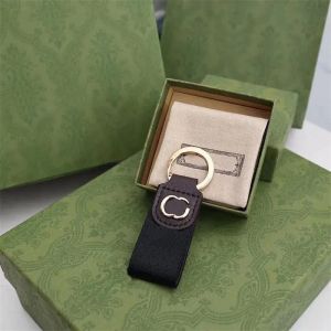 Mode hommes concepteur voiture chaîne sacs classique lettre porte-clés à la main or clé boucle femmes en cuir porte-clés avec boîte