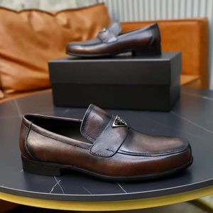 Mode Hommes Oxford Casual Chaussures Saffiano Appartements Pissenlit Mocassins Italie Délicat Bas Top Marron Noir En Cuir Verni Triangle Badge Designer Marche Baskets Boîte EU 38-45