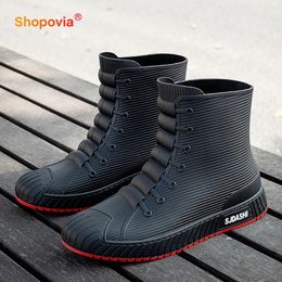 Botas de lluvia para hombre a la moda, botas de goma impermeables, botas de trabajo sin cordones, zapatos de pesca antideslizantes rojos cómodos para hombres, botas unisex 231229