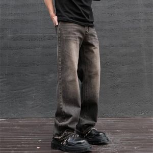 Moda Jeans para hombres Pantalones de mezclilla con patas rectas gris claro