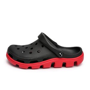 Zapatillas de moda para hombre, zapatos con agujeros para la playa de arena de fondo suave para mujer, chanclas transpirables y ligeras, diseñadores de lujo