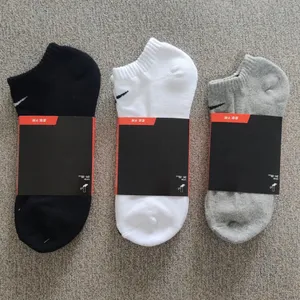 Mode hommes chaussettes classique noir blanc gris femmes hommes top qualité lettre respirant coton sport cheville chaussette élastique Football Football course chaussette