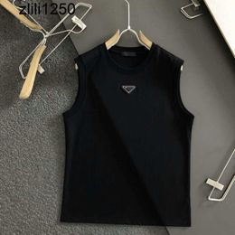 Camiseta de moda de moda camisetas diseñador para hombres para mujer sólido triángulo de metal triángulo sin mangas sin mangas casualidad de algodón de algodón de algodón de algodón simple