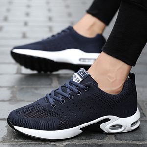 Mode mannen vrouwen kussen loopschoenen ademende ontwerper zwarte marineblauw grijze sneakers trainers sportformaat € 39-45 W-1713