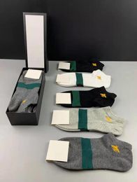 Mode Hommes et Femmes Quatre Saisons Pur Coton Cheville Chaussettes Courtes Designer Respirant Loisirs En Plein Air 5 Couleurs Chaussette D'affaires Avec boîte dyjgd