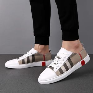 Fashion Mens Houstable Skateboard Chaussures hommes baskets de mode Format de qualité entraîneurs de haute qualité Chaussures en cuir authentique 240329