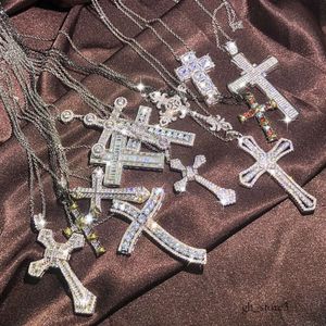 Fashion Mens Luxury Cross Collier Hip Hop Jewelry Silver White Diamond Gemmestones Pendants Women Colliers 499