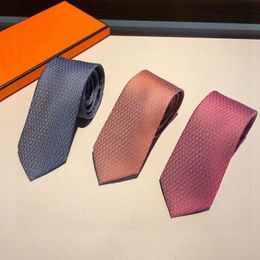 Moda para hombre Corbata Diseñador Hombres Corbatas Corbata Carta Impreso Lujos Diseñadores Negocios Cravate Corbata Corbata Cravattino