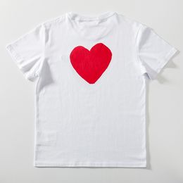 Fashion Mens Play T-shirts Designer Red Heart Shirt Tshirt Casual Cotton broderie à manches courtes Summer T-shirt asiatique B5