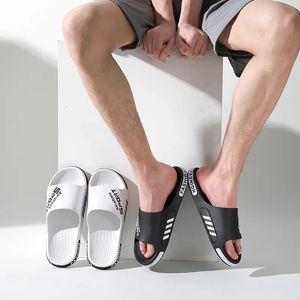 Modeheren slippers PVC Soft Sole Nonslip -dia's Casual Outdoor Beach Flip Flops Home Badkamer Paren 240410