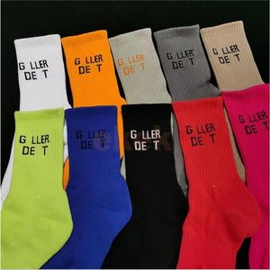 Chaussettes de mode pour hommes chaussettes respirantes avec lettre classique chaussettes de sport de basket-ball de Football chaussettes décontractées chaussettes de sport tendance chaussettes pour jeunes