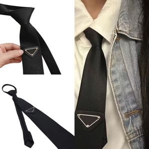 Mode Mens cravate Triangle cravate hommes bolo cravate de luxe designer cravate hommes adolescent vêtements formels de luxe mini dames bracelet en cuir de luxe noir blanc cravate 5AAAA