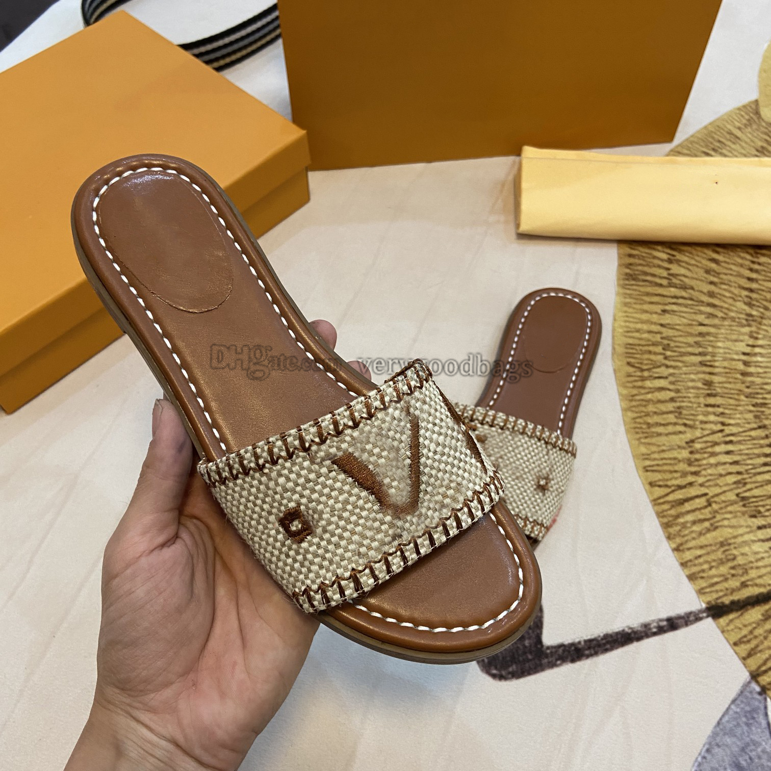 Designer Sandales plates pantoufles de la mode de sandale Broider pour femmes pantoufle pour femmes pour femmes coulissales de plage d'été