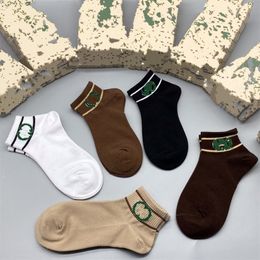 Modeherensvrouwen Sokken Vijf paar Luxe Sports Winter Mesh Letter Gedrukte Sock Embroidery Cotton Man Woman With Box 2023677