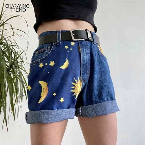 Pantalones cortos de mezclilla holgados con estampado de luna y sol a la moda para mujer, pantalones cortos de estilo Boyfriend azul con dobladillo de verano para mujer 210724