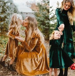 Fashion Mother Daughter Kleding Volle mouw Mama en Me Dresses Family Matching Outfits Look Look Mom Baby Girl Dress 240327