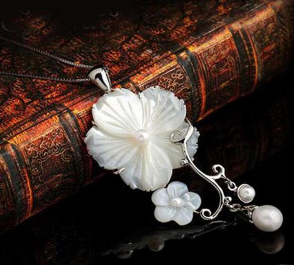 Fashion Mère de l'ormeau de perle Fleur de coquille blanche sculptée Collier pendentif long 8700058
