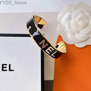 Mode multicolore ouvert réglable conception humanisée Bracelet belle rose sélectionné cadeau de luxe femme amie exquise Premium bijoux accessoires 240228