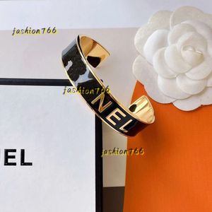 Bracelet ouvert multicolore à la mode, Design humanisé réglable, joli charme d'ami féminin sélectionné, accessoires de bijoux exquis de qualité supérieure