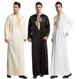 Fashion Muslim Mens Arabian Moyen-Orient Clothing Sets Dubai Saudi Mens Broidered Robe Arabe 240415
