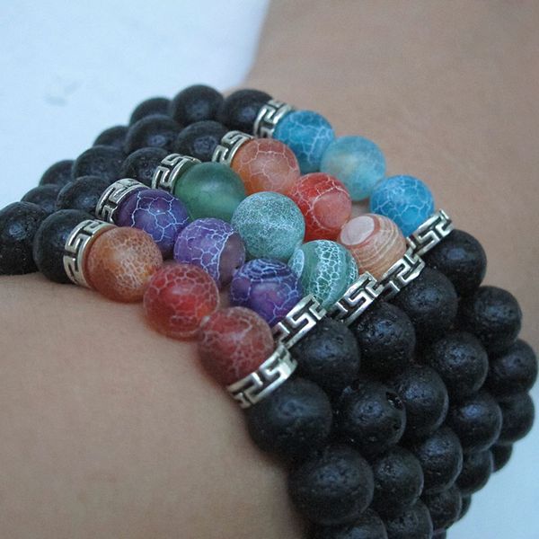 Nombre de la moda Marca Natural Stone Beads Stands Pulseras para mujeres Pulseras de brazalete de yoga de encanto negro Precio al por mayor