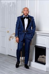 Mode marineblauw Jacquardmens Wedding Tuxedos Black Peak Rapel Bruidegom Groomsmen Tuxedos Nieuwe Design Man Blazers Jacket Uitstekend 2 -delige pak ACKET ACKET BANDEN 2101